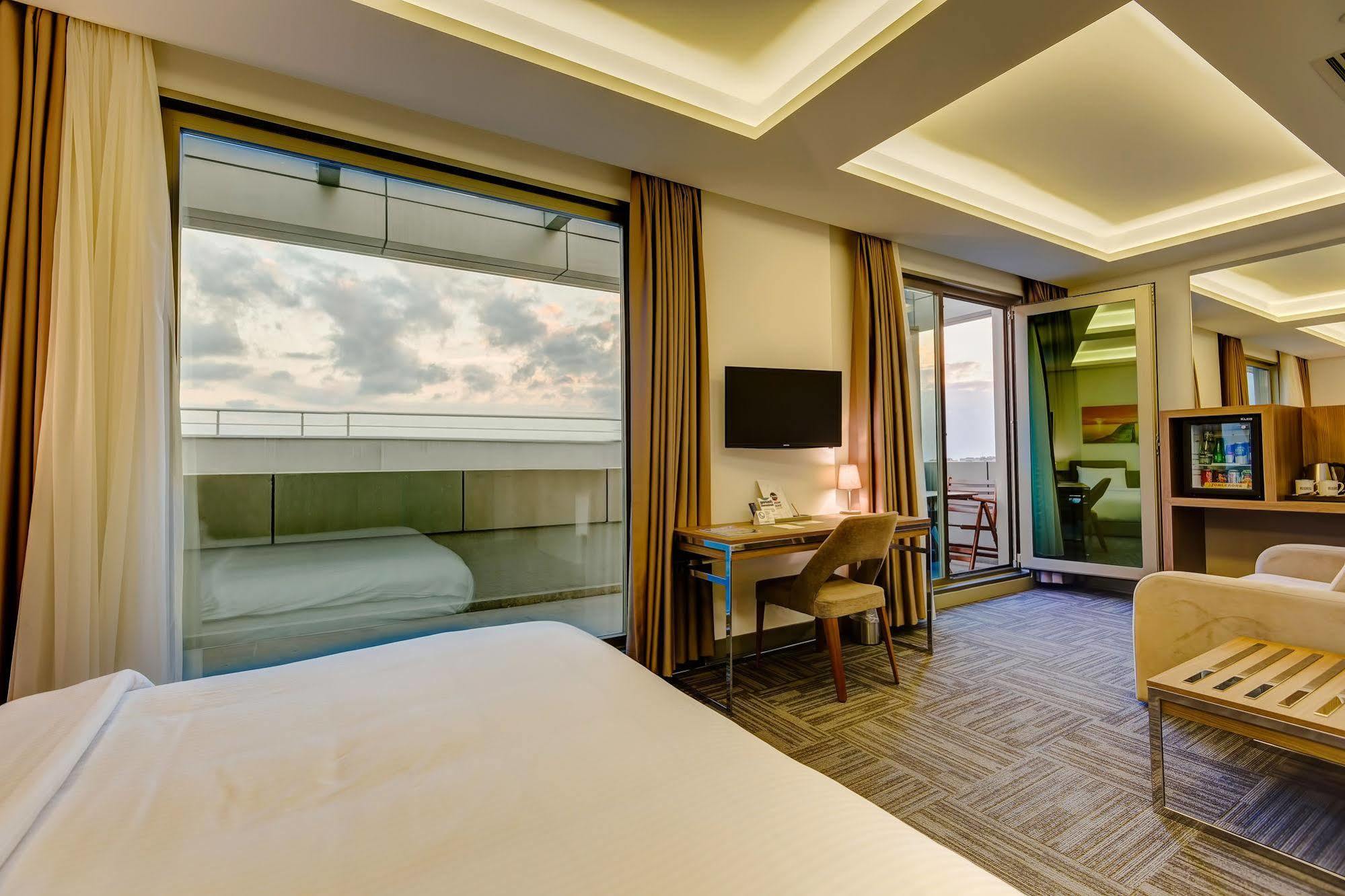 Plus Hotel Bostanci Atasehir Istanboel Buitenkant foto