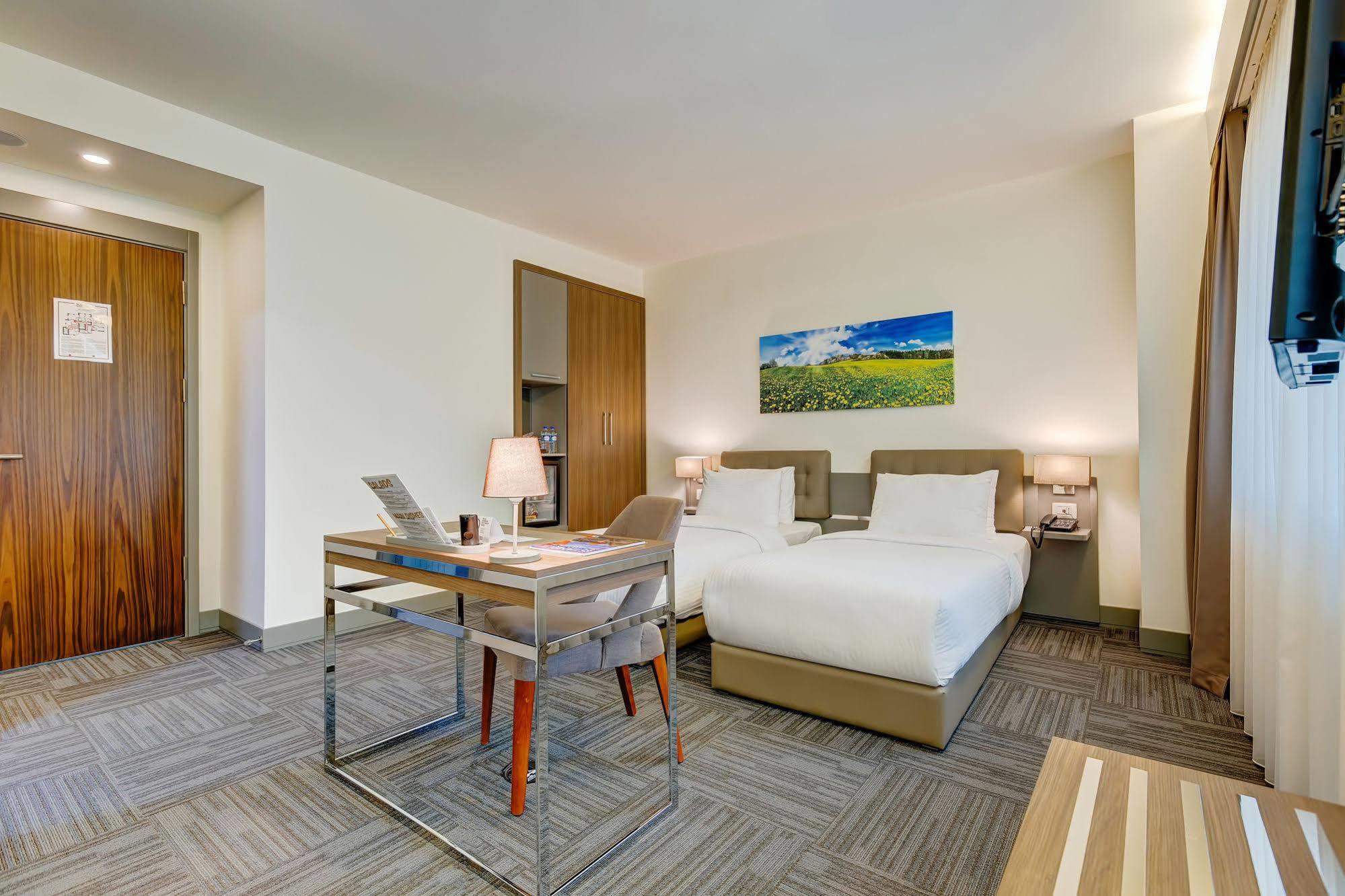 Plus Hotel Bostanci Atasehir Istanboel Buitenkant foto