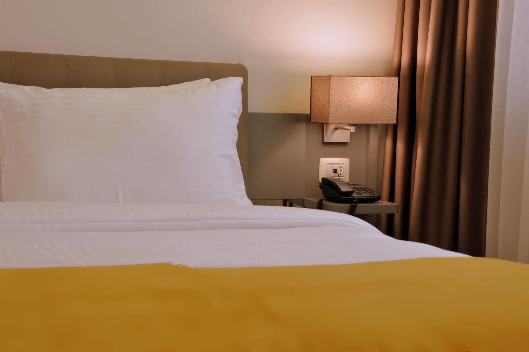 Plus Hotel Bostanci Atasehir Istanboel Buitenkant foto